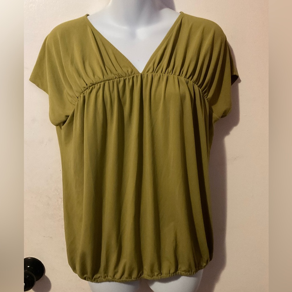 New York & Company Olive Green V-Neck Short Sleeve Blouse